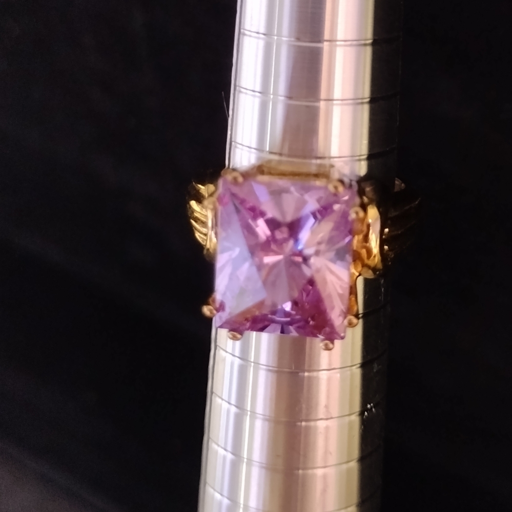 Lavender stone w/ Gold in color band Cocktail Ring *Costume jewelry item #004